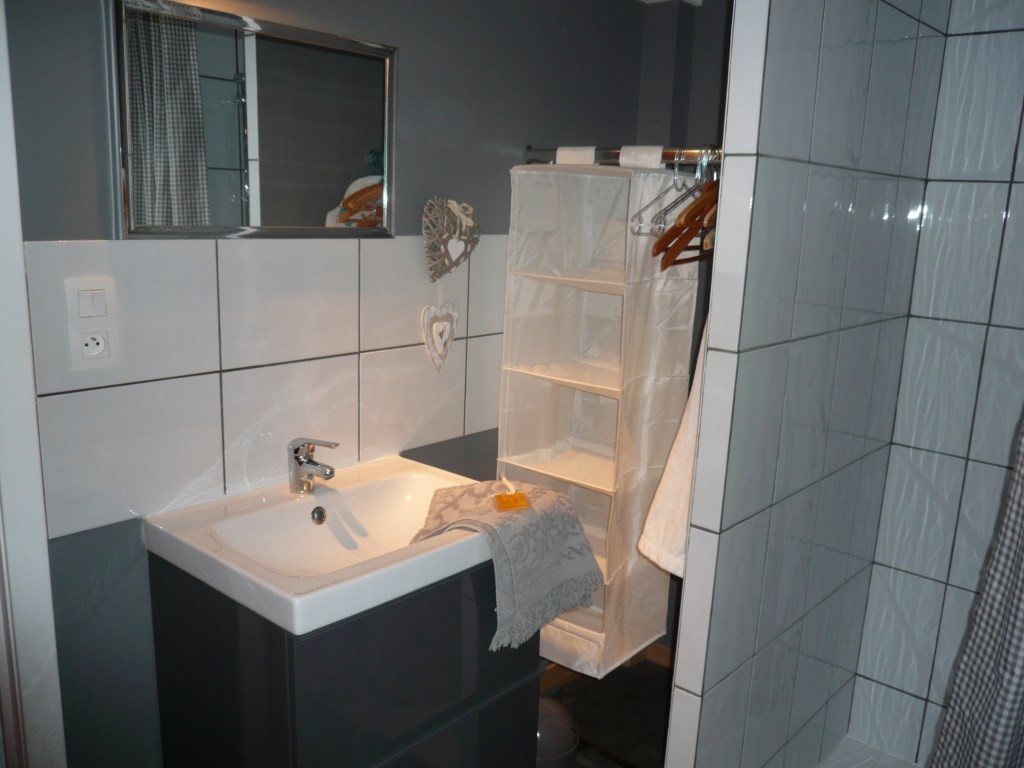 80-Une_histoire_de_coeur_-_SDB_lavabo